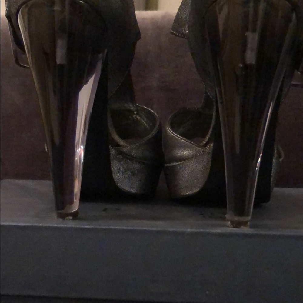 Shoes - Picture 4 of 5